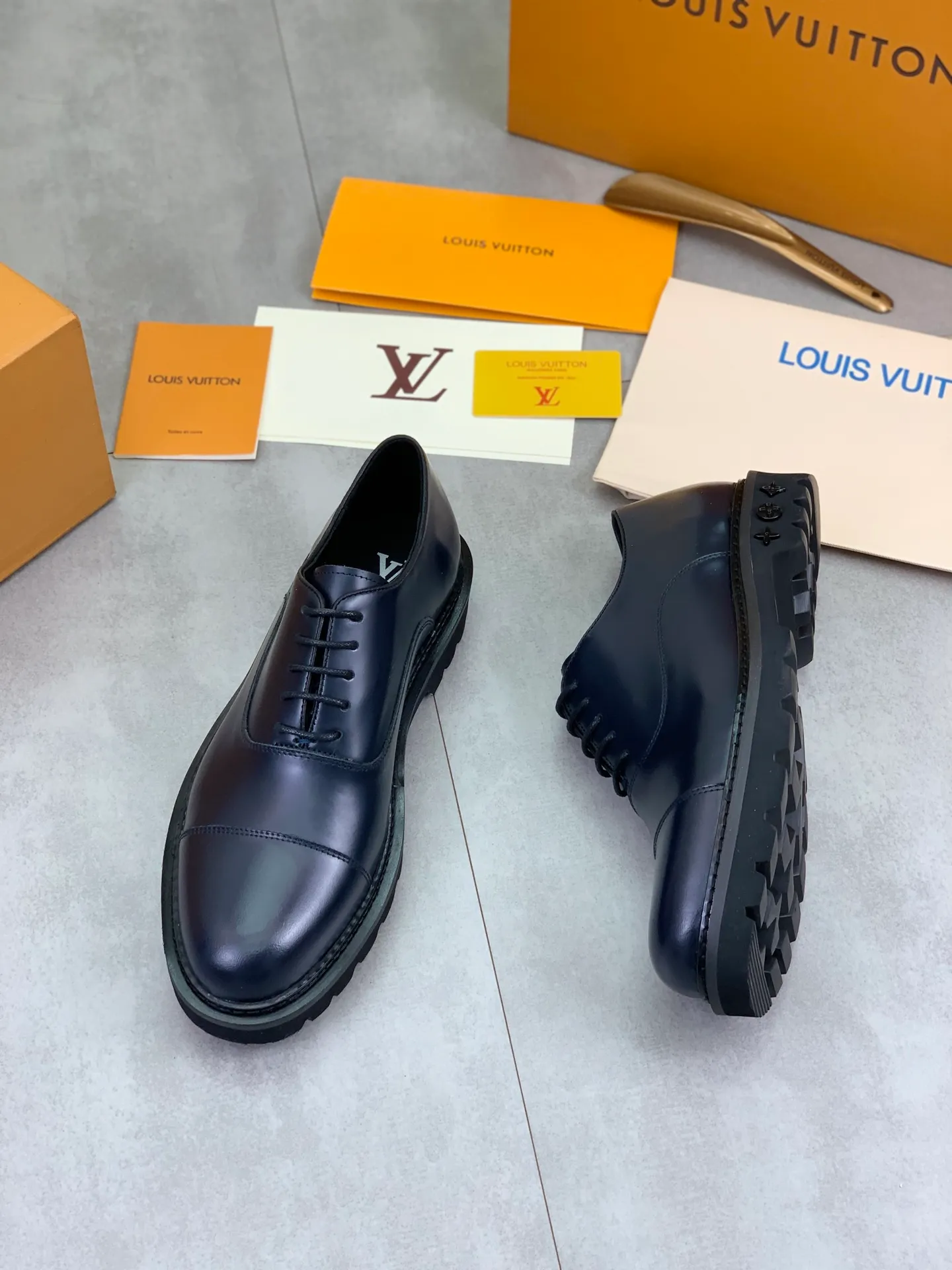 Factory price P820 💎💎💎Top version LOUIS VUITTON [Louis Vuitton] - LV men's business casual leather shoes, luxurious and noble 👞All imported original cowhide, just to create a more comfortable wearing experience, upper: original high-end calfskin➕Imported soft cowhide lining, original lightweight foam outsole✔️Color: 3️⃣colors available Size: 39-44 (38.45 46 can be customized (non-returnable)